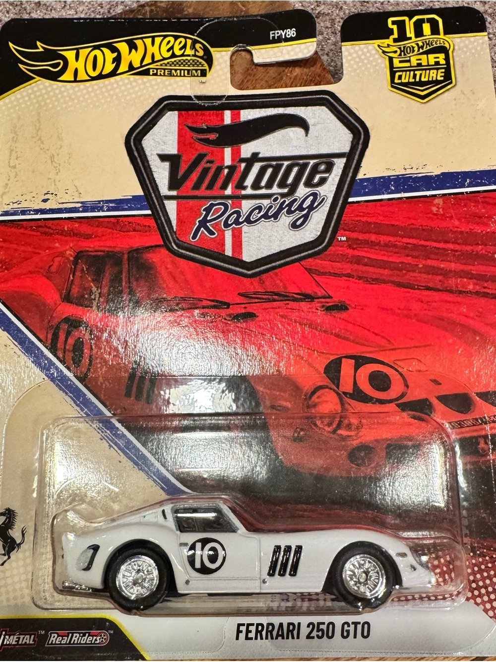Hot Wheels Vintage Racing Ferrari 250 GTO Toy Car - White